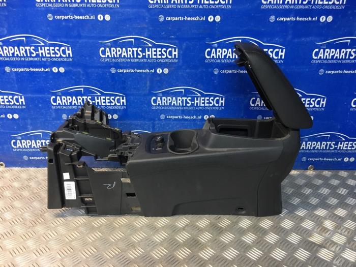 Middle console from a Ford Focus 3 Wagon  2012