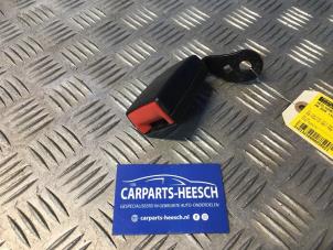 Używane Wtyk pasa bezpieczenstwa lewy tyl Volkswagen Eos (1F7/F8) 2.0 TFSI 16V Cena € 21,00 Procedura marży oferowane przez Carparts Heesch