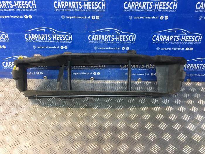 Begagnade Lufttratt Ford Focus 3 Wagon 1.0 Ti-VCT EcoBoost 12V 125 Pris € 30,00 Marginaltabell erbjuds av Carparts Heesch