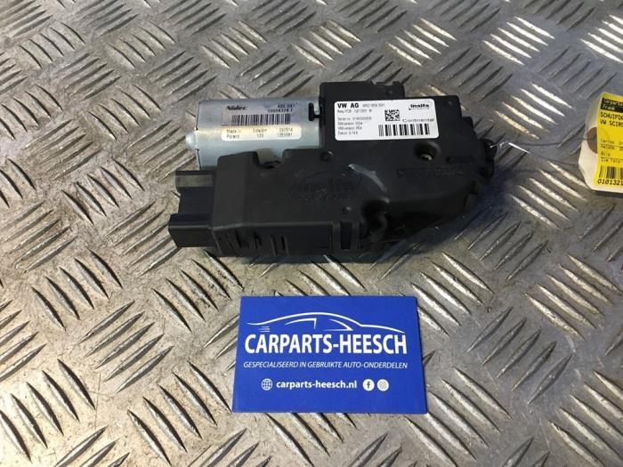 Używane Silnik szyberdachu Volkswagen Scirocco (137/13AD) 1.4 TSI 160 16V Cena € 35,00 Procedura marży oferowane przez Carparts Heesch