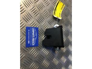Used Tailgate lock mechanism Volkswagen Scirocco (137/13AD) 1.4 TSI 160 16V Price € 36,75 Margin scheme offered by Carparts Heesch
