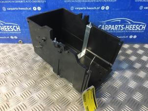 Used Battery box BMW 3 serie Touring (E91) 320i 16V Price € 21,00 Margin scheme offered by Carparts Heesch
