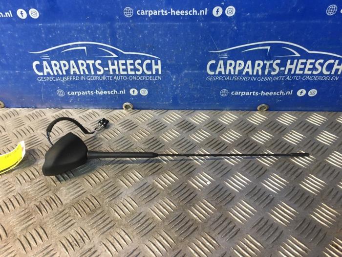 Używane Antena Ford EcoSport (JK8) 1.0 EcoBoost 12V 125 Cena € 30,00 Procedura marży oferowane przez Carparts Heesch