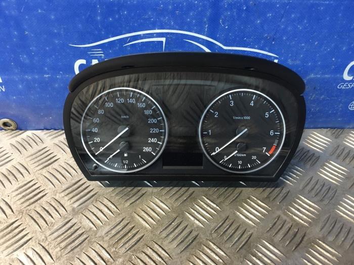 Cuentakilómetros de un BMW 3 serie (E90) 318i 16V 2010
