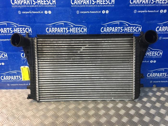 Usados Intercooler Volkswagen Passat (3C2) 2.0 TFSI/TSI 16V Precio € 40,00 Norma de margen ofrecido por Carparts Heesch