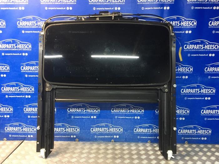 Używane Szyberdach Volvo XC90 I 2.4 D5 20V Cena € 150,00 Procedura marży oferowane przez Carparts Heesch