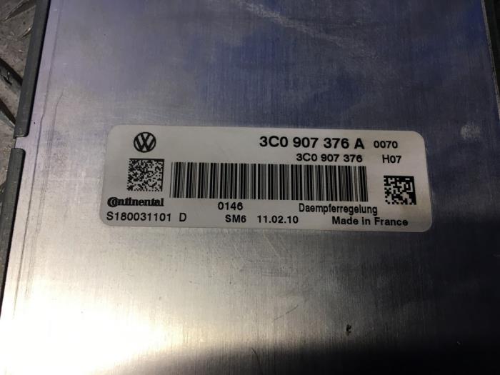 Ordenador de suspensión de un Volkswagen Scirocco (137/13AD)  2010