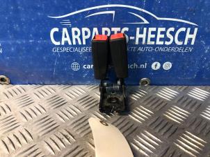 Usagé Attache ceinture arrière central Ford Fiesta 6 (JA8) 1.0 EcoBoost 12V 100 Prix € 21,00 Règlement à la marge proposé par Carparts Heesch