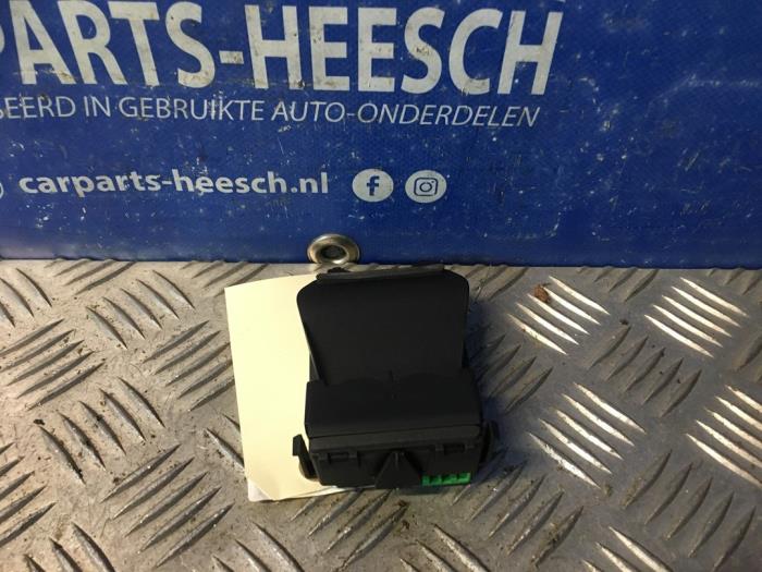 Gebrauchte Bremsassistent Sensor Ford Fiesta 6 (JA8) 1.0 EcoBoost 12V 100 Preis € 30,00 Margenregelung angeboten von Carparts Heesch