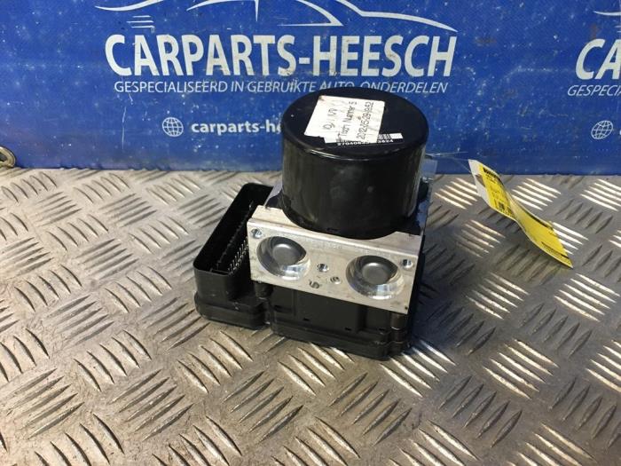 Usagé Bloc ABS Ford Focus 3 1.6 EcoBoost 16V Prix sur demande proposé par Carparts Heesch