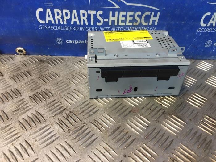 Używane Odtwarzacz CD Ford B-Max (JK8) 1.0 EcoBoost 12V 100 Cena € 100,00 Procedura marży oferowane przez Carparts Heesch