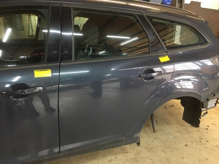 Rear door 4-door, left from a Ford Focus 3 Wagon 1.0 Ti-VCT EcoBoost 12V 125 2013