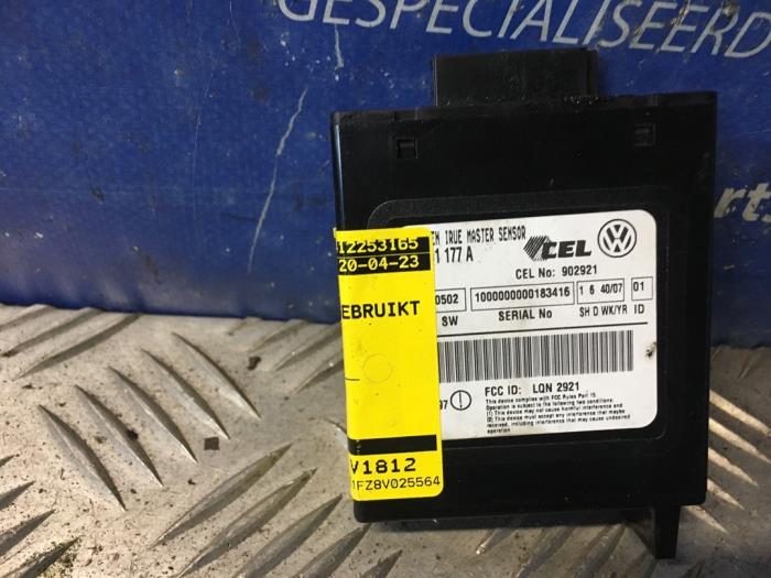 Begagnade Larmsensor Volkswagen Eos (1F7/F8) 2.0 TFSI 16V Pris € 25,00 Marginaltabell erbjuds av Carparts Heesch