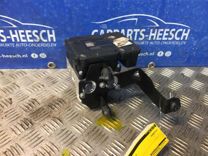 Usagé Pompe ABS Ford Focus 3 Wagon 1.6 EcoBoost 16V 182 Prix € 75,00 Règlement à la marge proposé par Carparts Heesch