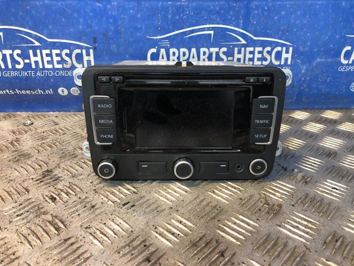 Używane Radio Volkswagen Eos (1F7/F8) 1.4 TSI 16V Cena € 175,00 Procedura marży oferowane przez Carparts Heesch