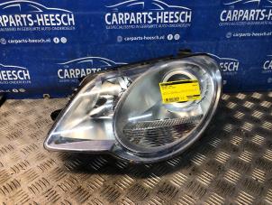 Używane Reflektor lewy Volkswagen Eos (1F7/F8) 1.4 TSI 16V Cena € 89,25 Procedura marży oferowane przez Carparts Heesch