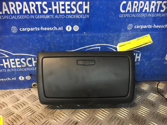 Dashboard cover / flap from a BMW 3 serie Touring (E91) 320i 16V 2010