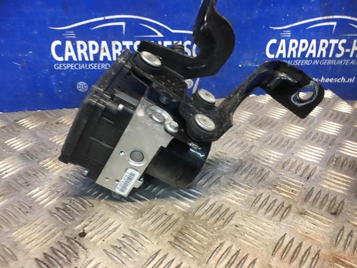 Usagé Bloc ABS Ford EcoSport (JK8) 1.5 TDCi Prix € 300,00 Règlement à la marge proposé par Carparts Heesch