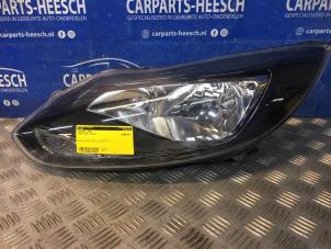 Used Headlight, left Ford Focus 3 1.0 Ti-VCT EcoBoost 12V 100 Price on request offered by Carparts Heesch