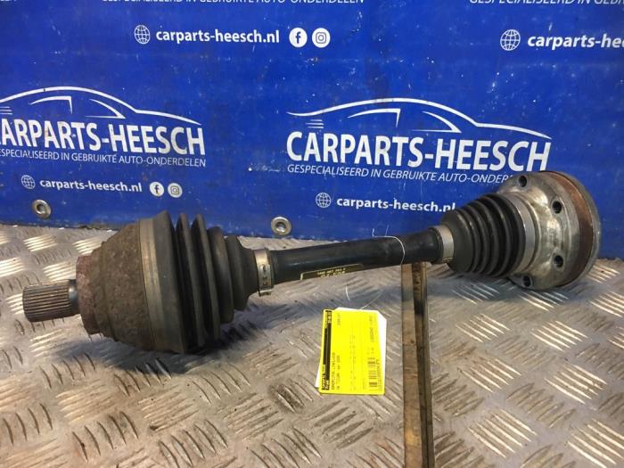 Front drive shaft, left from a Volkswagen Tiguan (5N1/2) 1.4 TSI 16V 2009