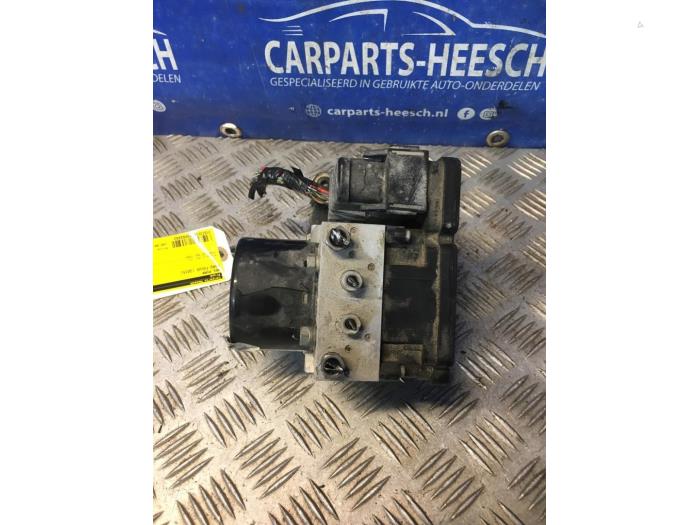 Usagé Bloc ABS Ford Focus 3 Wagon 1.6 Ti-VCT 16V 105 Prix € 100,00 Règlement à la marge proposé par Carparts Heesch