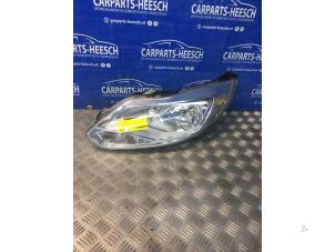 Used Headlight, left Ford Focus 3 Wagon 1.6 Ti-VCT 16V 105 Price € 157,50 Margin scheme offered by Carparts Heesch