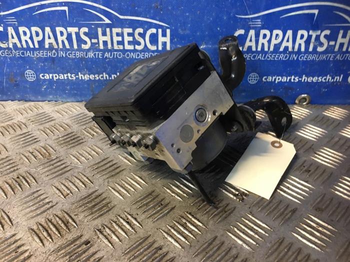 Używane Pompa ABS Ford EcoSport (JK8) 1.0 EcoBoost 12V 125 Cena € 350,00 Procedura marży oferowane przez Carparts Heesch