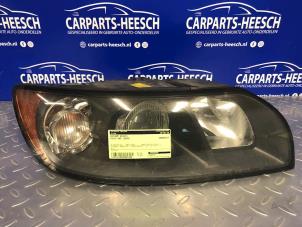 Used Headlight, right Volvo S40 (MS) 2.0 D 16V Price € 78,75 Margin scheme offered by Carparts Heesch
