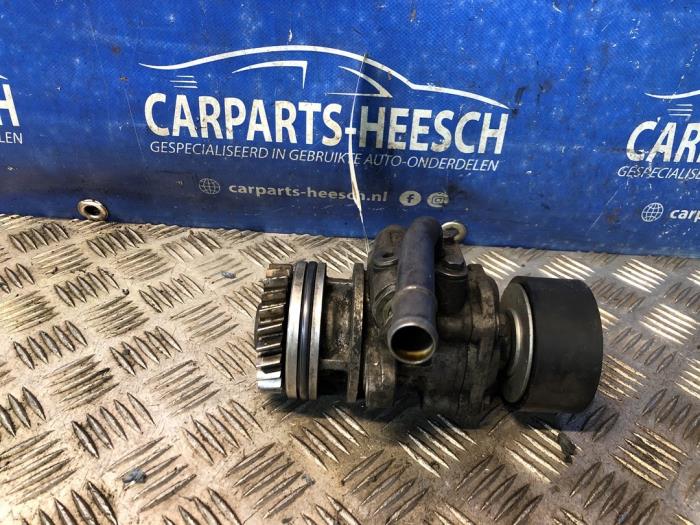 Usagé Pompe de direction Volkswagen Transporter Prix € 75,00 Règlement à la marge proposé par Carparts Heesch