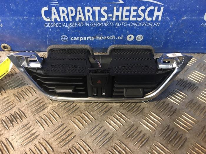 Rejilla de aire de salpicadero de un Ford Fiesta 7 1.1 Ti-VCT 12V 85 2018