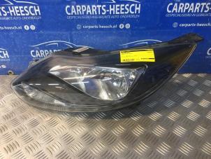 Used Headlight, left Ford Focus 3 1.0 Ti-VCT EcoBoost 12V 100 Price € 157,50 Margin scheme offered by Carparts Heesch