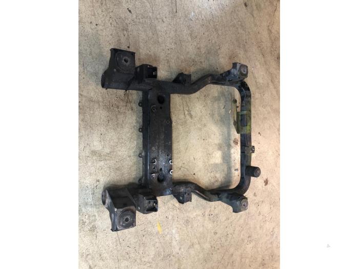 Usados Subchasis Volkswagen Transporter/Caravelle T5 1.9 TDi Precio € 125,00 Norma de margen ofrecido por Carparts Heesch