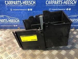 Usados Caja de batería Ford Transit Connect (PJ2) 1.6 TDCi 16V 75 Precio € 21,00 Norma de margen ofrecido por Carparts Heesch