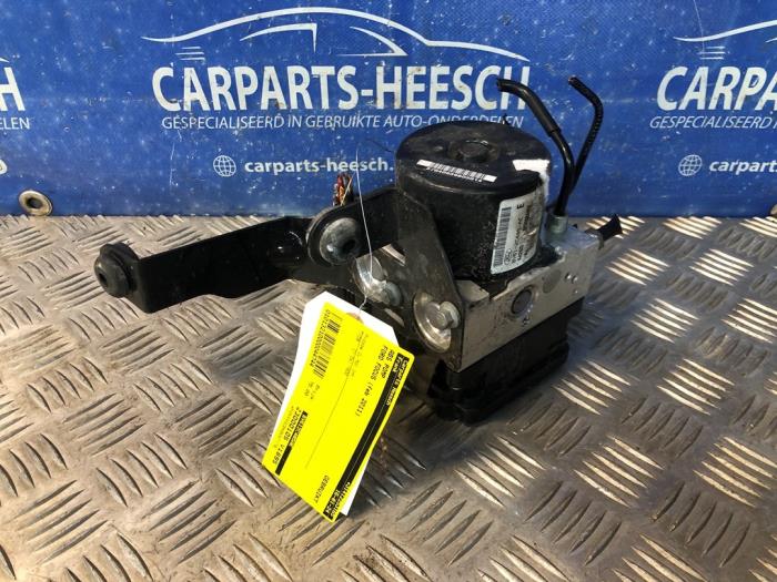 Gebrauchte ABS Pumpe Ford Focus 3 1.6 TDCi 115 Preis € 75,00 Margenregelung angeboten von Carparts Heesch