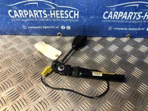 Usados Tensor de cinturón de seguridad izquierda Opel Meriva Precio € 42,00 Norma de margen ofrecido por Carparts Heesch