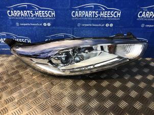 Used Headlight, right Ford Fiesta 6 (JA8) 1.0 EcoBoost 12V 100 Price € 183,75 Margin scheme offered by Carparts Heesch
