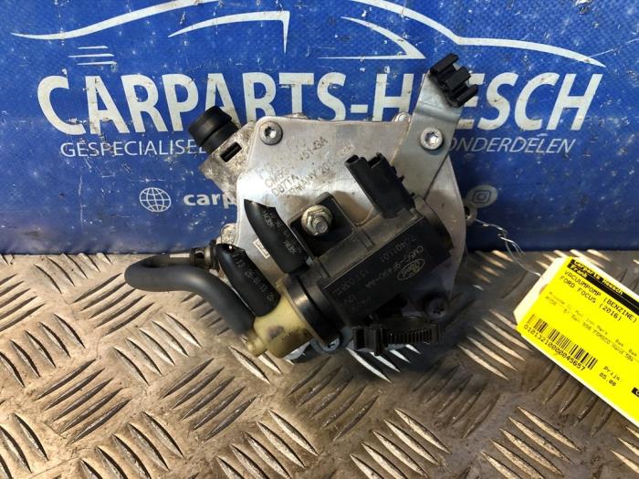 Vacuum pump (petrol) from a Ford Focus 3 Wagon 1.0 Ti-VCT EcoBoost 12V 125 2016