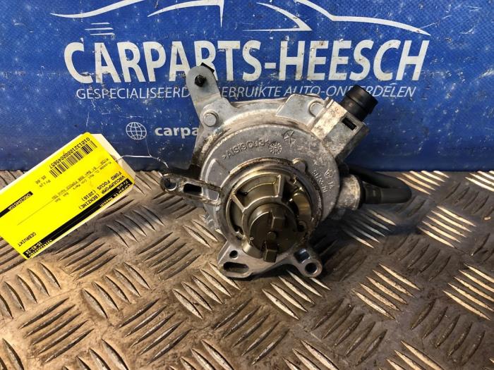 Vacuum pump (petrol) from a Ford Focus 3 Wagon 1.0 Ti-VCT EcoBoost 12V 125 2016