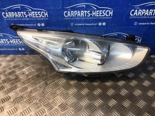 Used Headlight, right Ford B-Max (JK8) 1.0 EcoBoost 12V 100 Price € 99,75 Margin scheme offered by Carparts Heesch