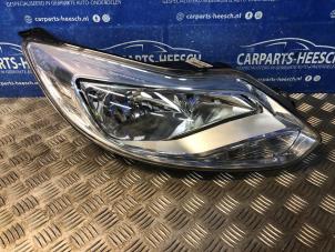 Used Headlight, right Ford Focus 3 Wagon 1.0 Ti-VCT EcoBoost 12V 100 Price € 157,50 Margin scheme offered by Carparts Heesch