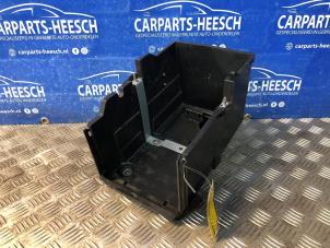 Usados Caja de batería Ford Transit Connect (PJ2) 1.5 TDCi Precio € 21,00 Norma de margen ofrecido por Carparts Heesch