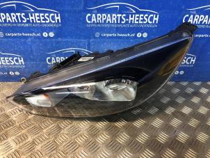 Used Headlight, left Ford Focus 3 1.0 Ti-VCT EcoBoost 12V 100 Price € 131,25 Margin scheme offered by Carparts Heesch