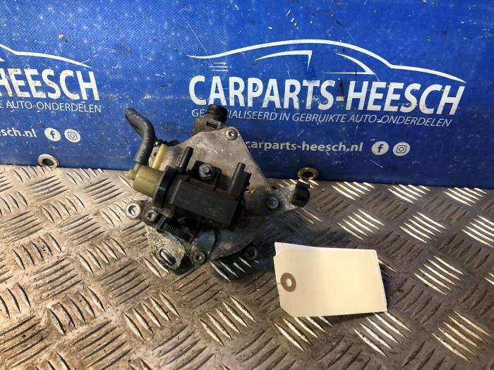 Mechanical fuel pump from a Ford Focus 3 Wagon 1.0 Ti-VCT EcoBoost 12V 125 2016