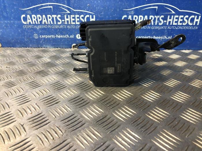 ABS pump from a Ford Fiesta 6 (JA8) 1.0 EcoBoost 12V 100 2014