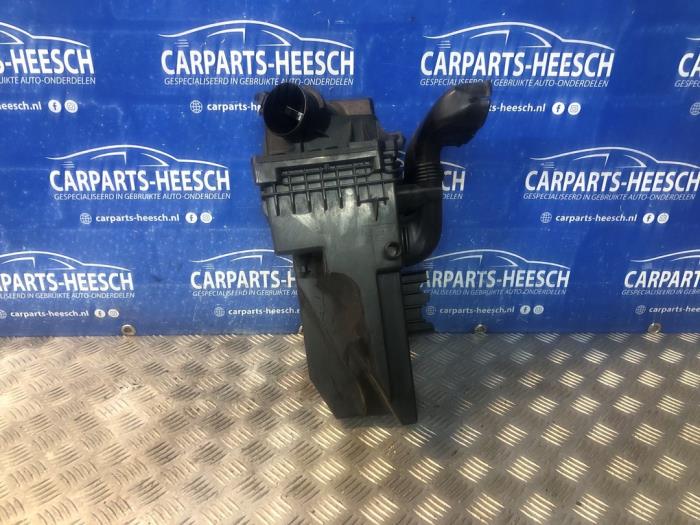 Begagnade Luftfilterhus Ford Fiesta 6 (JA8) 1.0 EcoBoost 12V 100 Pris € 50,00 Marginaltabell erbjuds av Carparts Heesch
