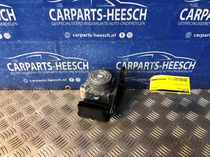 Usagé Bloc ABS Volkswagen Golf VIII (CD1) 2.0 GTI 16V Prix € 200,00 Règlement à la marge proposé par Carparts Heesch