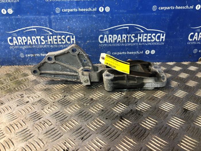 Usagé Support boîte de vitesses Ford Focus 4 Wagon 1.0 Ti-VCT EcoBoost 12V 125 Prix € 30,00 Règlement à la marge proposé par Carparts Heesch