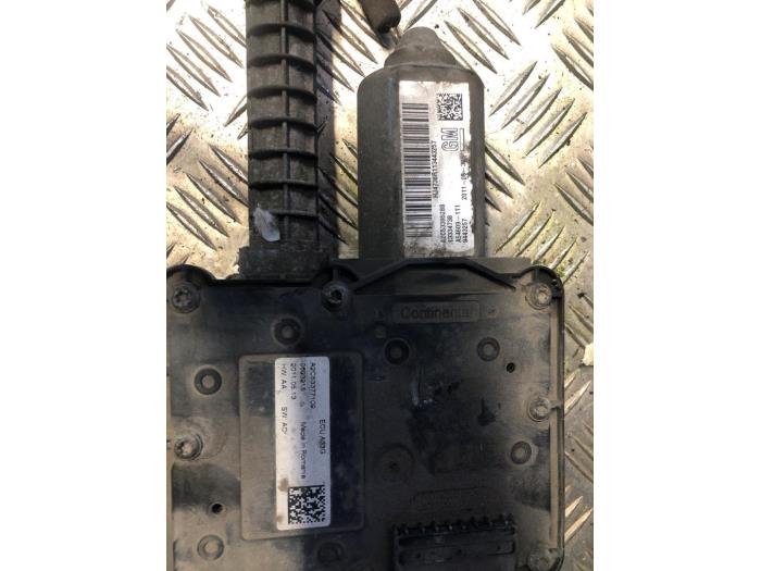 Używane Silnik hamulca postojowego Opel Meriva (B) 1.4 Turbo 16V ecoFLEX Cena € 75,00 Procedura marży oferowane przez Carparts Heesch