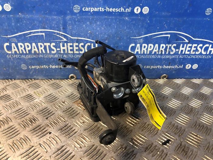 Używane Pompa ABS Ford Grand C-Max (DXA) 1.6 EcoBoost 16V Cena € 100,00 Procedura marży oferowane przez Carparts Heesch