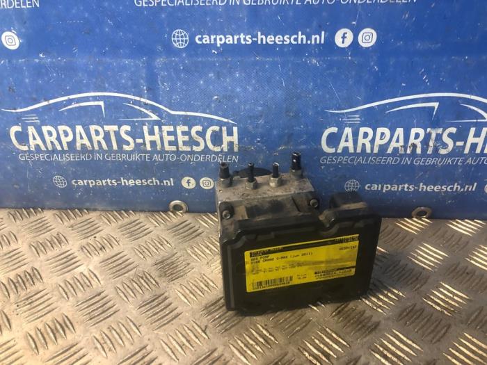 Używane Pompa ABS Ford Grand C-Max (DXA) 1.6 EcoBoost 16V Cena € 75,00 Procedura marży oferowane przez Carparts Heesch